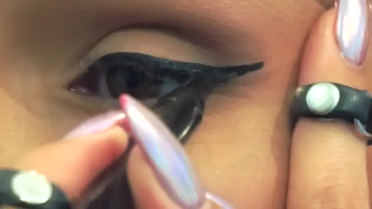 easy winged eyeliner